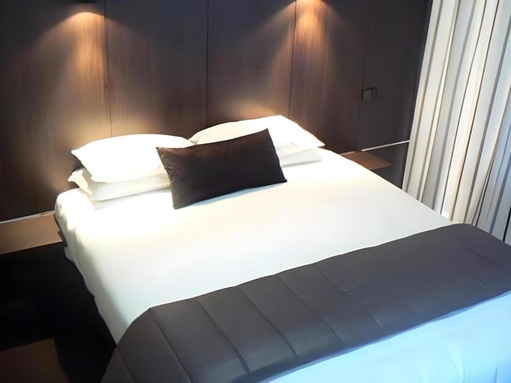 The Riccarton Hotel Christchurch Buitenkant foto