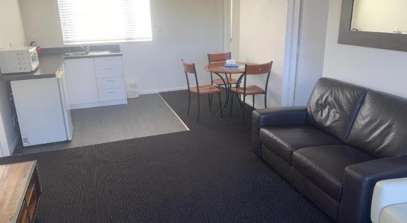 The Riccarton Hotel Christchurch Buitenkant foto